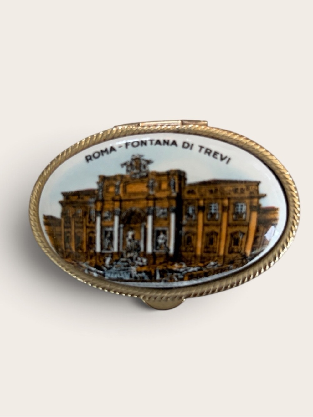 Vintage Roma trevi fountain gold tone pill box